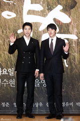 高清图：韩星金来沅秀爱新剧《千日的约定》记者会