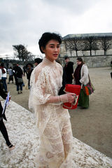 组图：陈燃透视装成焦点 复古时尚显东方魅力