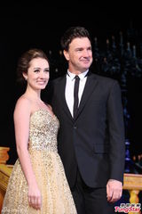 组图：《歌剧魅影》旋风再起 美女配大叔