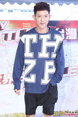 组图：敖犬尬舞宝刀未老 气喘自嘲人老变退步