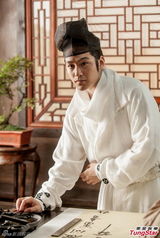 组图：Angelababy新片首演花魁 金范温柔拥抱入怀