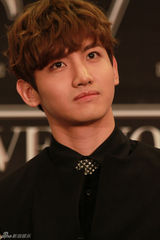 高清组图：东方神起香港火爆开唱 劲舞引疯狂