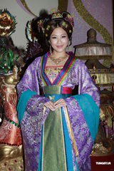 组图：佘诗曼陈豪等出席《公主嫁到大团圆》