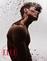 幻灯图：余男环保大片全裸出镜 似婴儿蜷卧母亲腹中