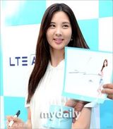 组图：少女时代徐贤清纯亮相粉丝签名活动