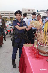 组图：《女警爱作战》开机谢天华扮记者拍照