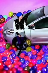 高清图：金孝妍代言名车照曝光 新年伊始变身车模 