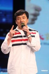 组图：200明星高歌《北京祝福你》 成龙坐镇指挥