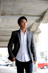 高清图：郑国霖西服写真曝光 尽显男人成熟潇洒
