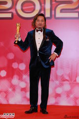 组图：古明华凭《巴不得妈妈》获得最佳男配角