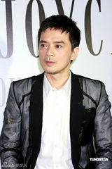 幻灯图：张曼玉成慈善晚宴焦点 杨千嬅不慰问郑中基