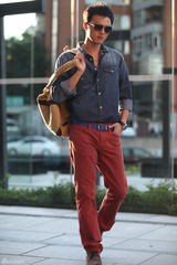 组图：叶祖新帅气街拍率性潇洒