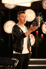 组图：聂远心系雅安为爱而歌 呼吁理性救援