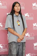 组图：《青松岭》发布会 导演安娜搂主创亮相