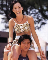 组图：众明星逆天旧照曝光 发哥抱年幼樊少皇