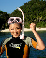 幻灯图：何彦霓学习潜水照曝光 提倡健康生活