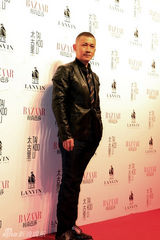 组图：聂远殷旭等众星助阵时尚活动 造型PK