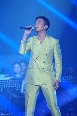 组图：我是歌手羽泉爆冷夺冠 邓超帮唱抢戏