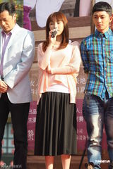 组图：陈键锋穆婷婷《女人泪》发布会默契十足