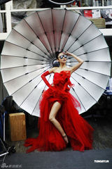 组图：薛凯琪8月推全新EP 新造型变性感狮子女