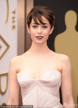 组图：米莉奥迪白裙亮相奥斯卡 黑唇似中毒