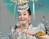 组图：兔年春晚宋祖英演唱歌曲《天蓝蓝》