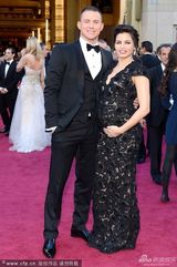 组图：奥斯卡红毯-钱宁-塔图姆热吻怀孕娇妻