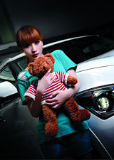 组图：柳岩性感写真曝光 五款造型演绎都会气质