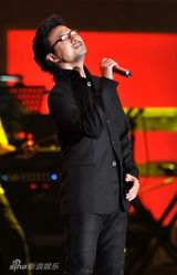 幻灯图集：老中青三代歌手齐聚六十年金曲盛典