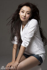 组图：刘洋时尚写真展修长曼妙身材