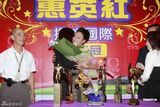 组图：惠英红庆祝连夺七奖 正式改签无线经纪约