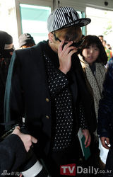 组图：《音乐中心》登泰国 SHINee闪耀2NE1酷帅