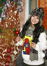 幻灯图集：安以轩圣诞生活写真打雪仗 