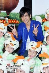 组图：谁是超级星爸潜力股？萌宝宝融化硬汉