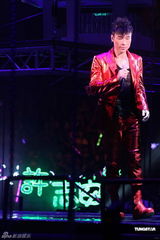 组图：许志安个唱郑秀文捧场 好友鬼马炒气氛