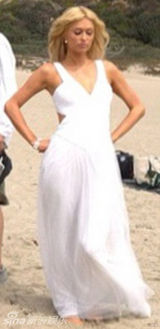 组图：帕里斯-希尔顿合作金长勋 飘逸白裙与男模对戏