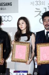 高清组图：金荷娜文彩元等韩星青龙奖按手印