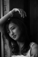 组图：《剩女》热拍 王丽坤演绎黑白诱惑