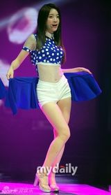 组图：Sistar与Dal★shabet热舞风骚秀美腿