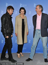 幻灯图集：《捉刀手》亮相 伊万与布鲁斯南比帅