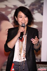 组图：刘若英为新专辑庆功 低调谈婚姻生活