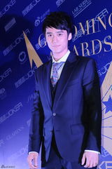 组图：贾乃亮何洁等亮相男士理容大典