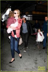 组图：妮可基德曼全家温馨 两个女儿美丽可爱