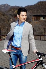 严宽风格写真曝光 变身运动雅痞摩登帅气