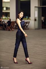 组图：阚清子时尚街拍优雅清新