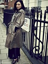 组图：小宋佳冬日温暖出街 演绎英式名媛优雅风情