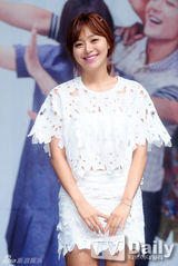 组图：金镇佑携手李英恩亮相《忍无可忍》发布