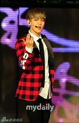 组图：少时等热爆首尔歌谣大奖 EXO大赢洒泪