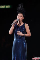 组图：叶倩文一家三口合唱 林青霞素颜到场欣赏