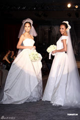 组图：林志玲透视装现身妩媚性感 看众名模走秀